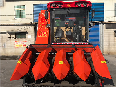 四行玉米收割機